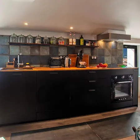 Mira Climatise Vue Centre De Proche Port Et קאלבי