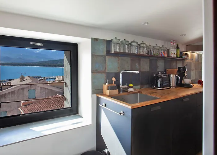 Mira Climatise Vue Centre De Proche Port Et * Calvi (Corsica)