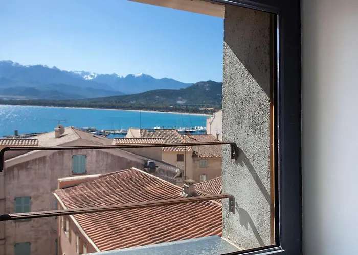 Mira Climatise Vue Centre De Proche Port Et Calvi (Corsica)