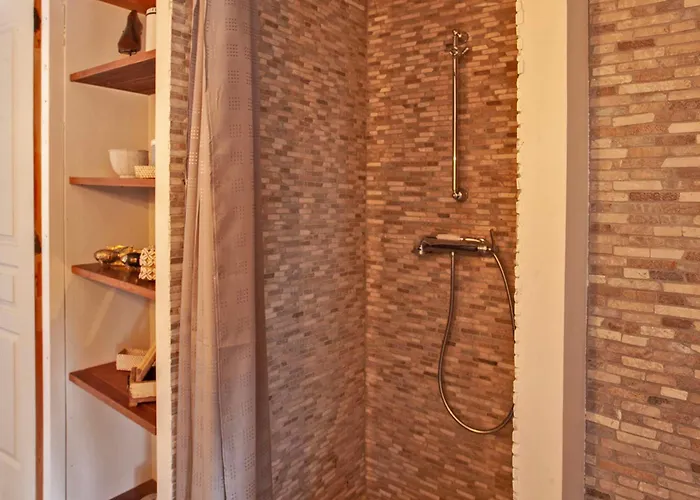 Mira Climatise Vue Centre De Proche Port Et Appartement