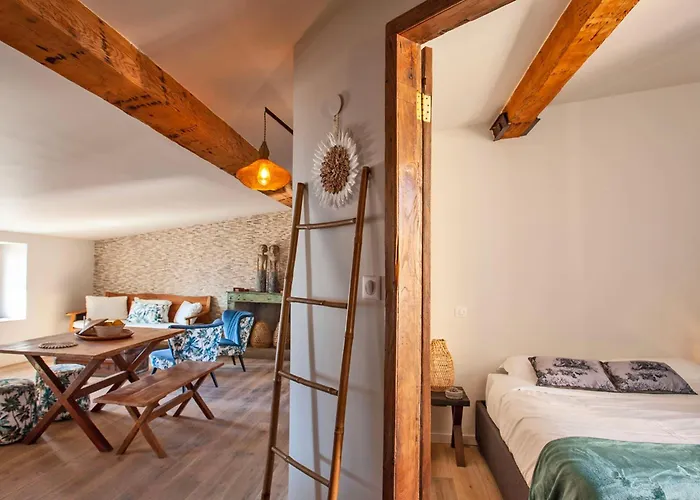 Mira Climatise Vue Centre De Proche Port Et Apartmán Calvi (Corsica)