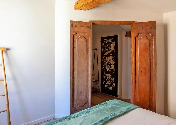 Mira Climatise Vue Centre De Proche Port Et Appartement