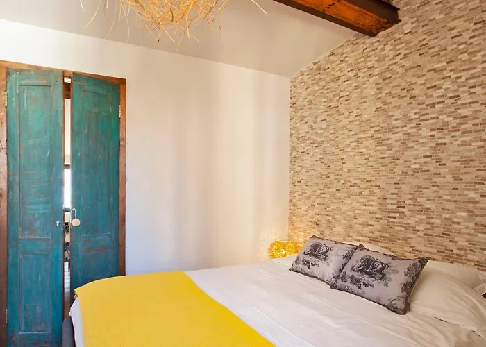 Mira Climatise Vue Centre De Proche Port Et * Calvi (Corsica)