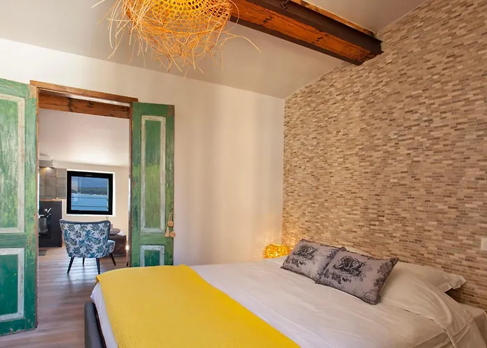 Mira Climatise Vue Centre De Proche Port Et Appartement