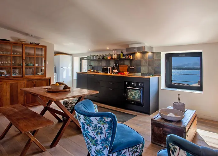 Mira Climatise Vue Centre De Proche Port Et Calvi (Corsica)